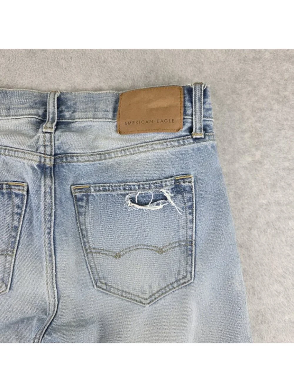 American Eagle Jeans Mens 28x32 Blue Slim Straight Light Wash Distressed Ripped
